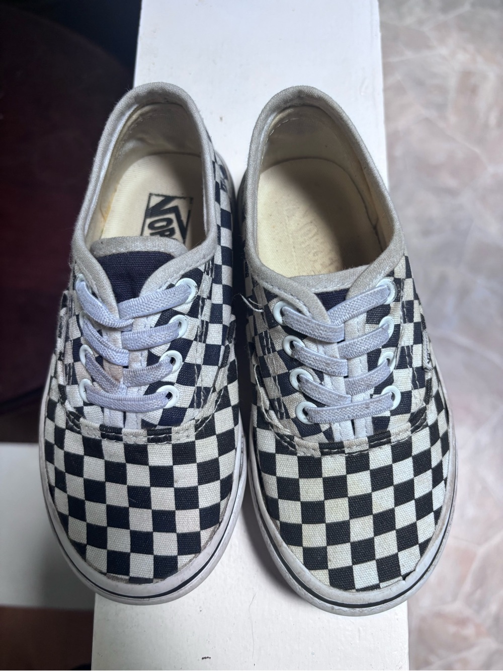 Toddlers size 9-10 boys Checkerboard vopoee shoes